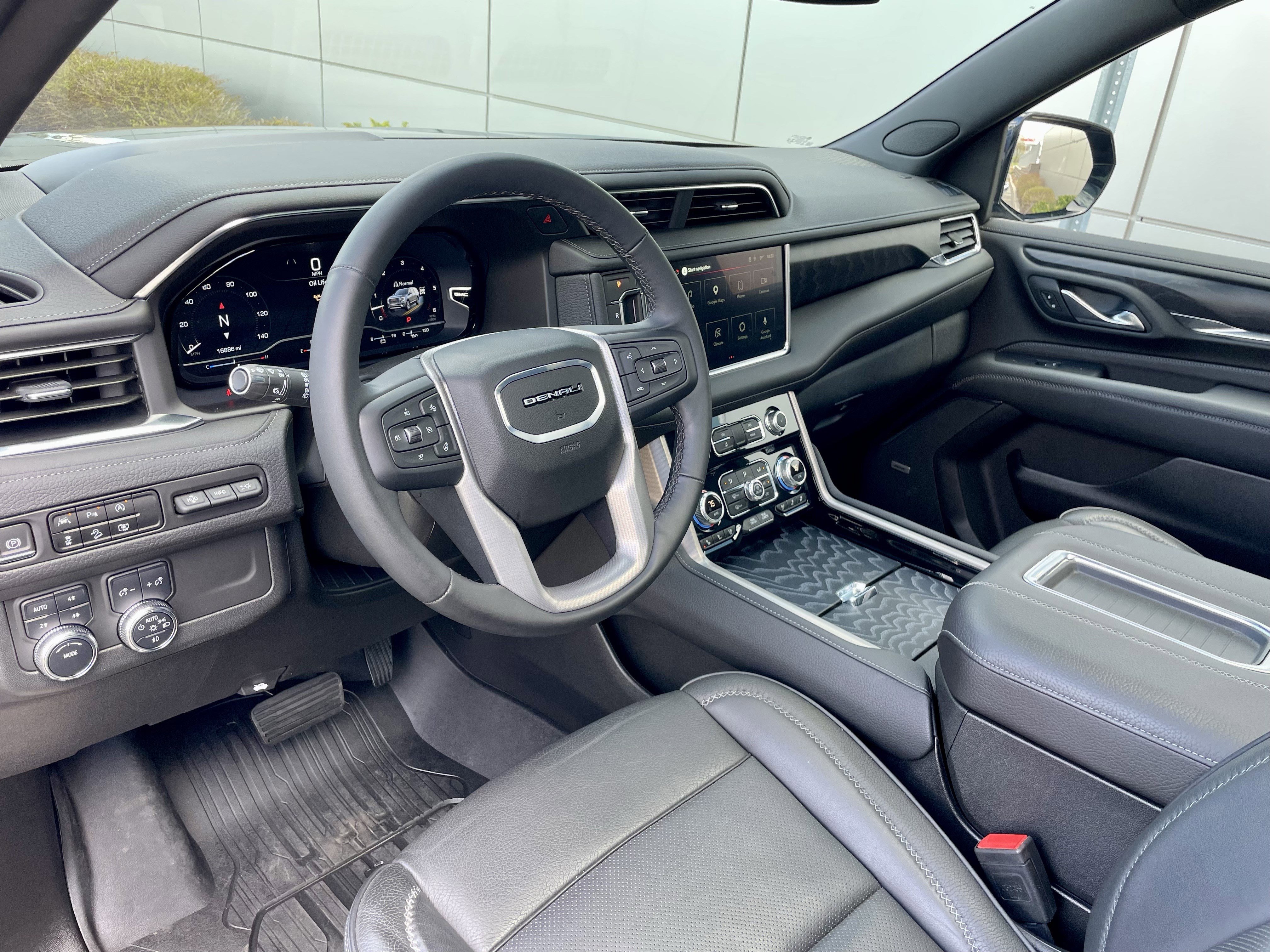 Used 2024 GMC Yukon Denali image 13