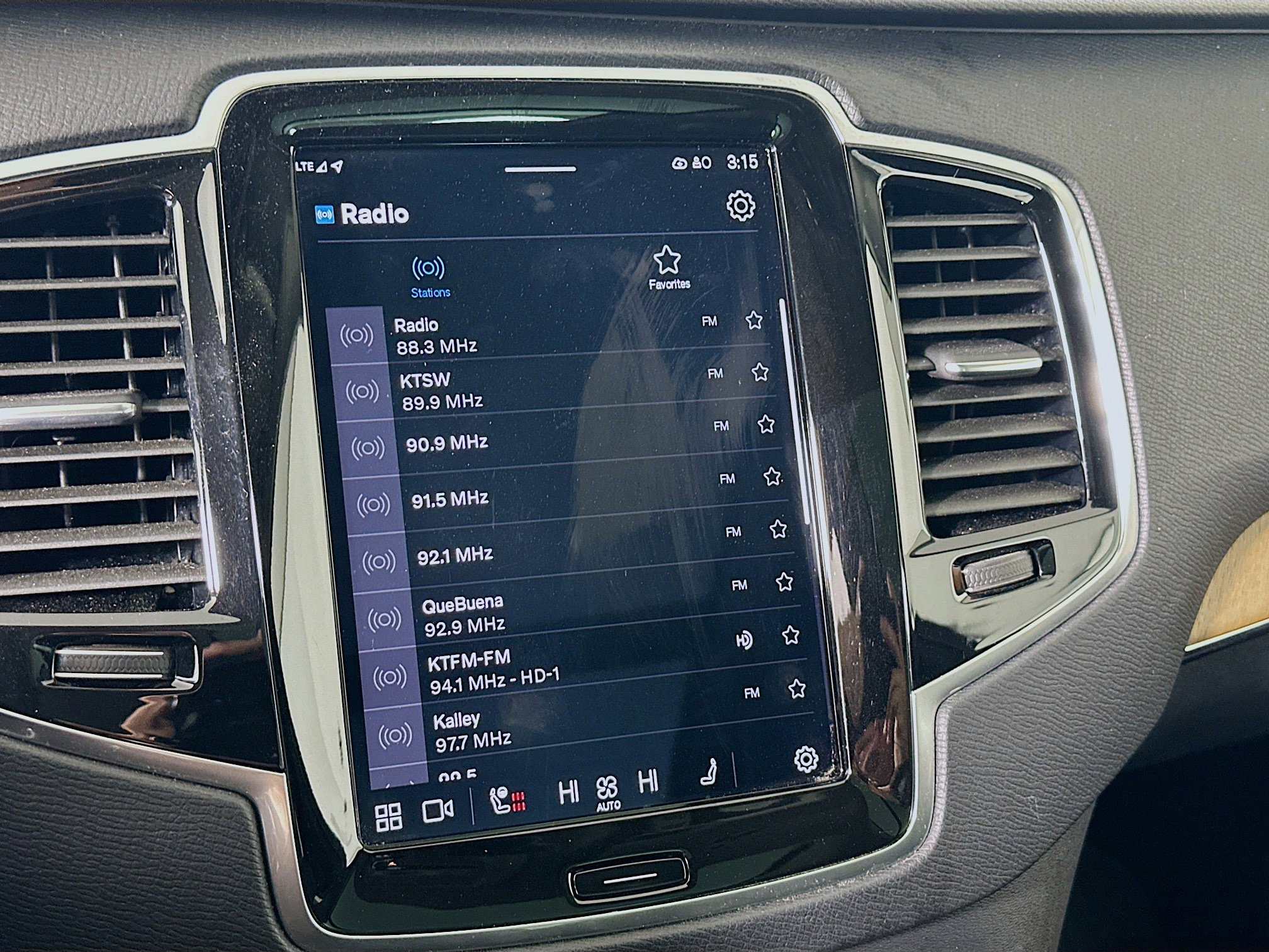 Used 2023 Volvo XC90 B6 Plus w/ Protection Package Premier image 19