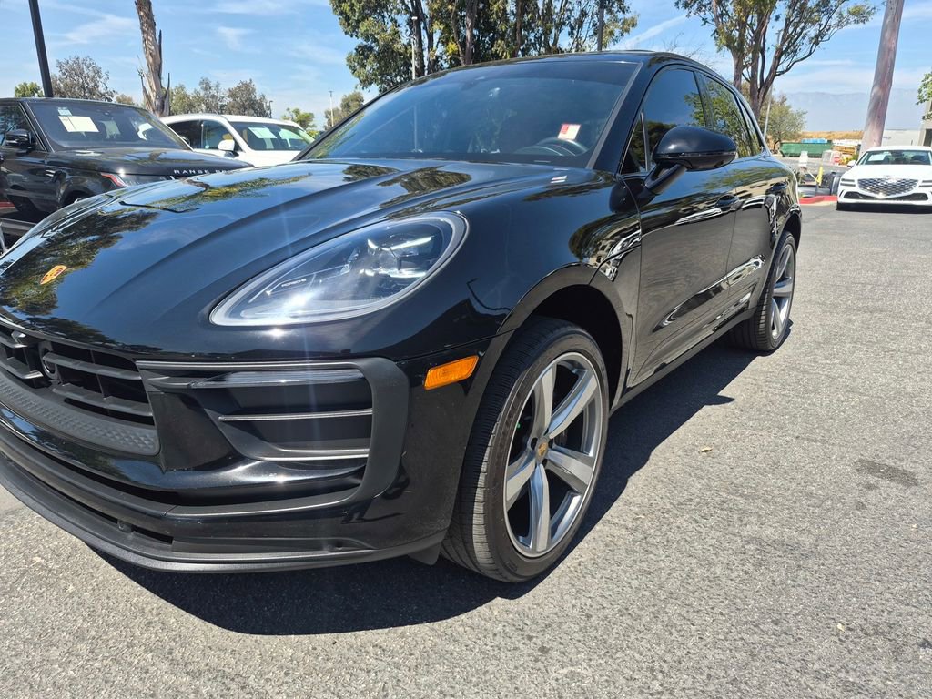 Used 2023 Porsche Macan image 2