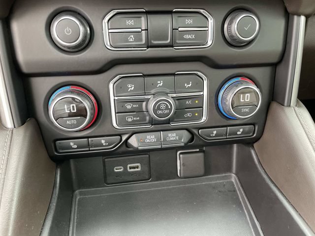 Used 2021 Chevrolet Tahoe LT w/ LT Signature Package RWD image 27