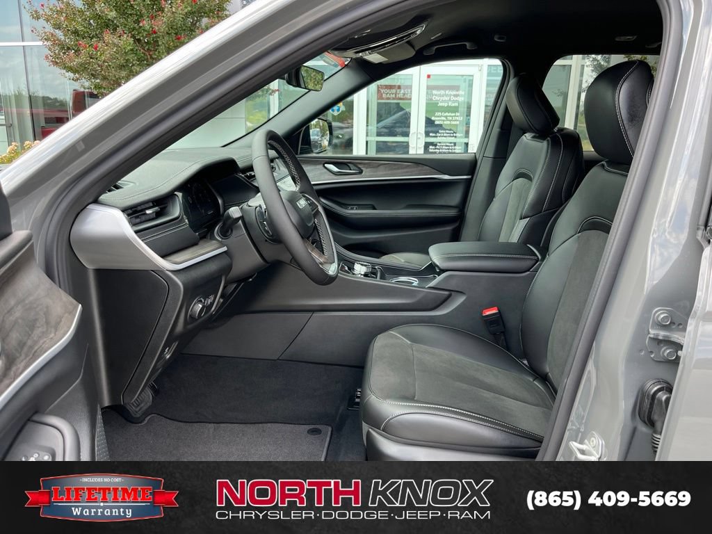 New 2027 Jeep Grand Cherokee Altitude AWD/4WD image 3