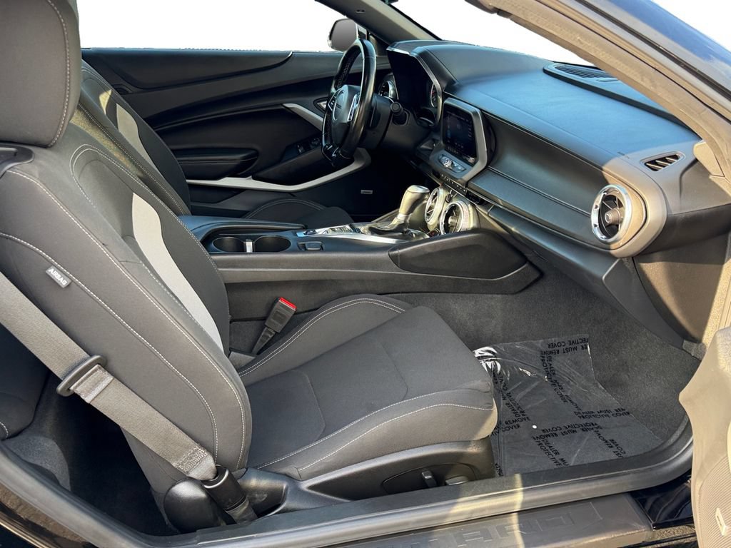 Used 2024 Chevrolet Camaro LT w/ Technology Package RWD image 8