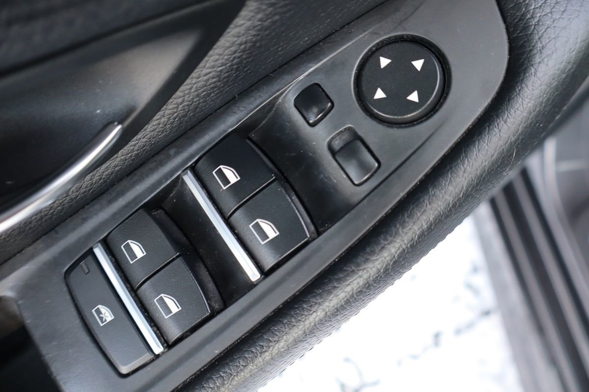 Used 2013 BMW 550i xDrive Sedan image 27