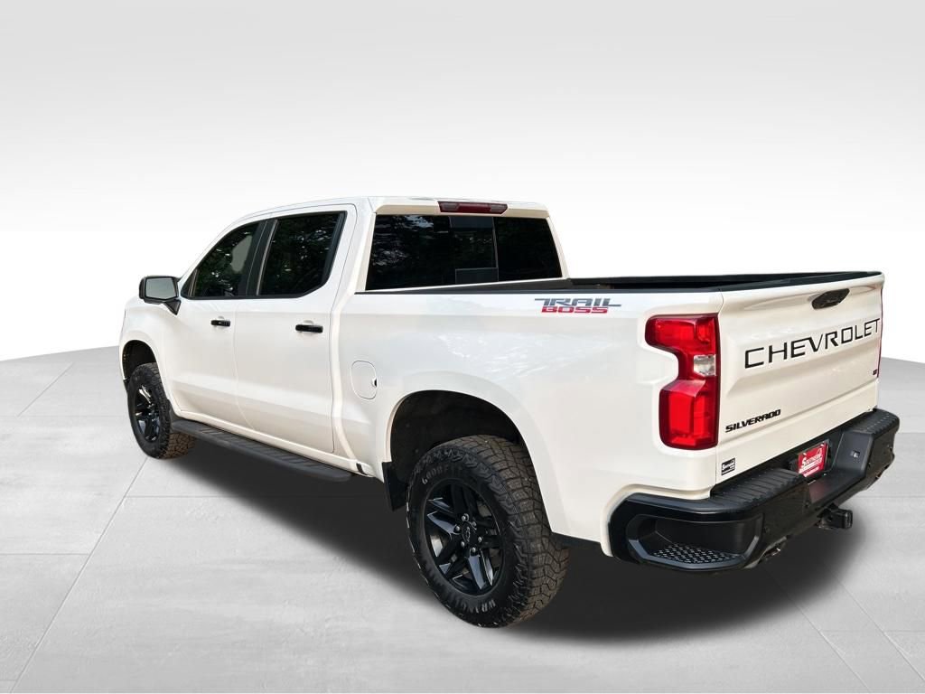 Used 2024 Chevrolet Silverado 1500 LT Trail Boss w/ Convenience Package II AWD/4WD image 3