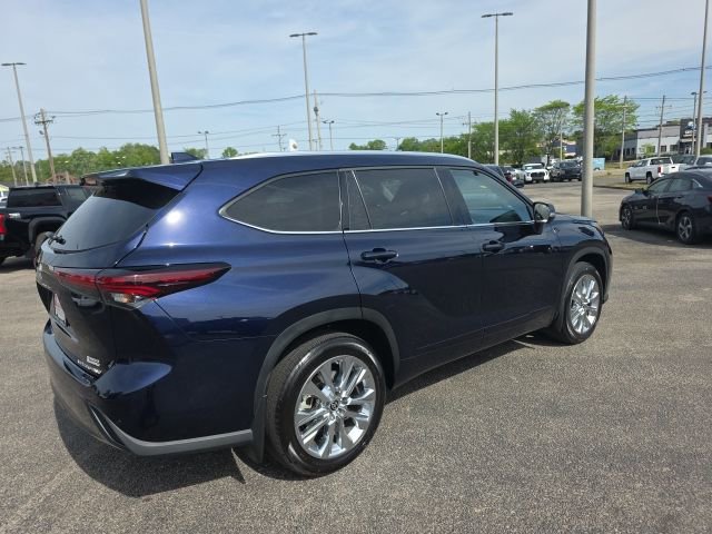 Used 2024 Toyota Highlander Limited AWD/4WD image 5