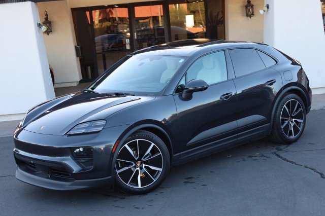 Used 2025 Porsche Macan 4 Electric AWD/4WD image 4