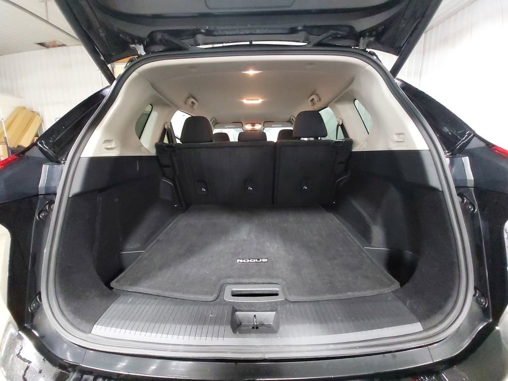 Certified 2025 Nissan Rogue SV image 12
