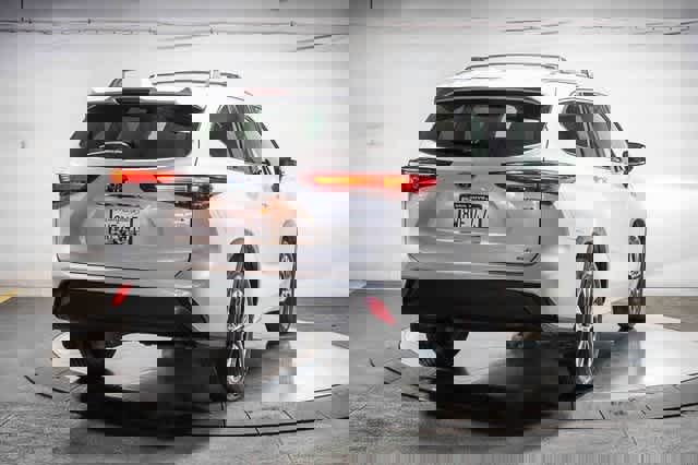 Certified 2021 Toyota Highlander XLE image 5