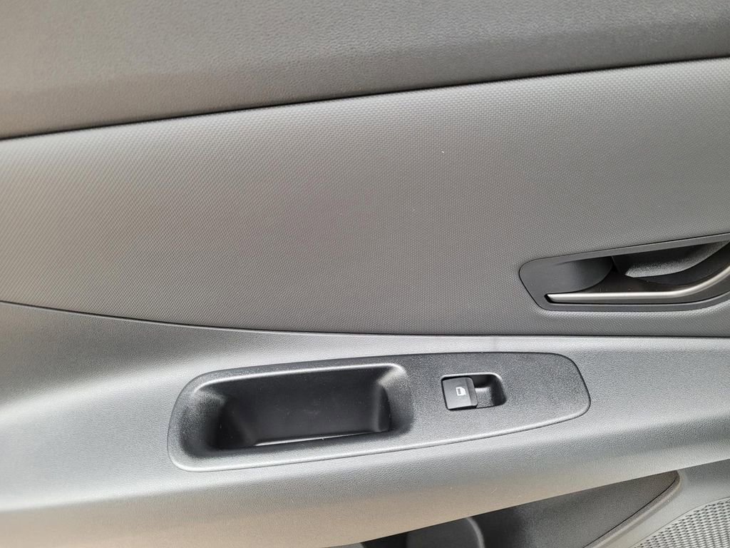 New 2025 Hyundai Elantra SEL FWD image 19