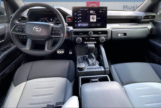 Used 2025 Toyota Tacoma TRD Sport AWD/4WD image 8