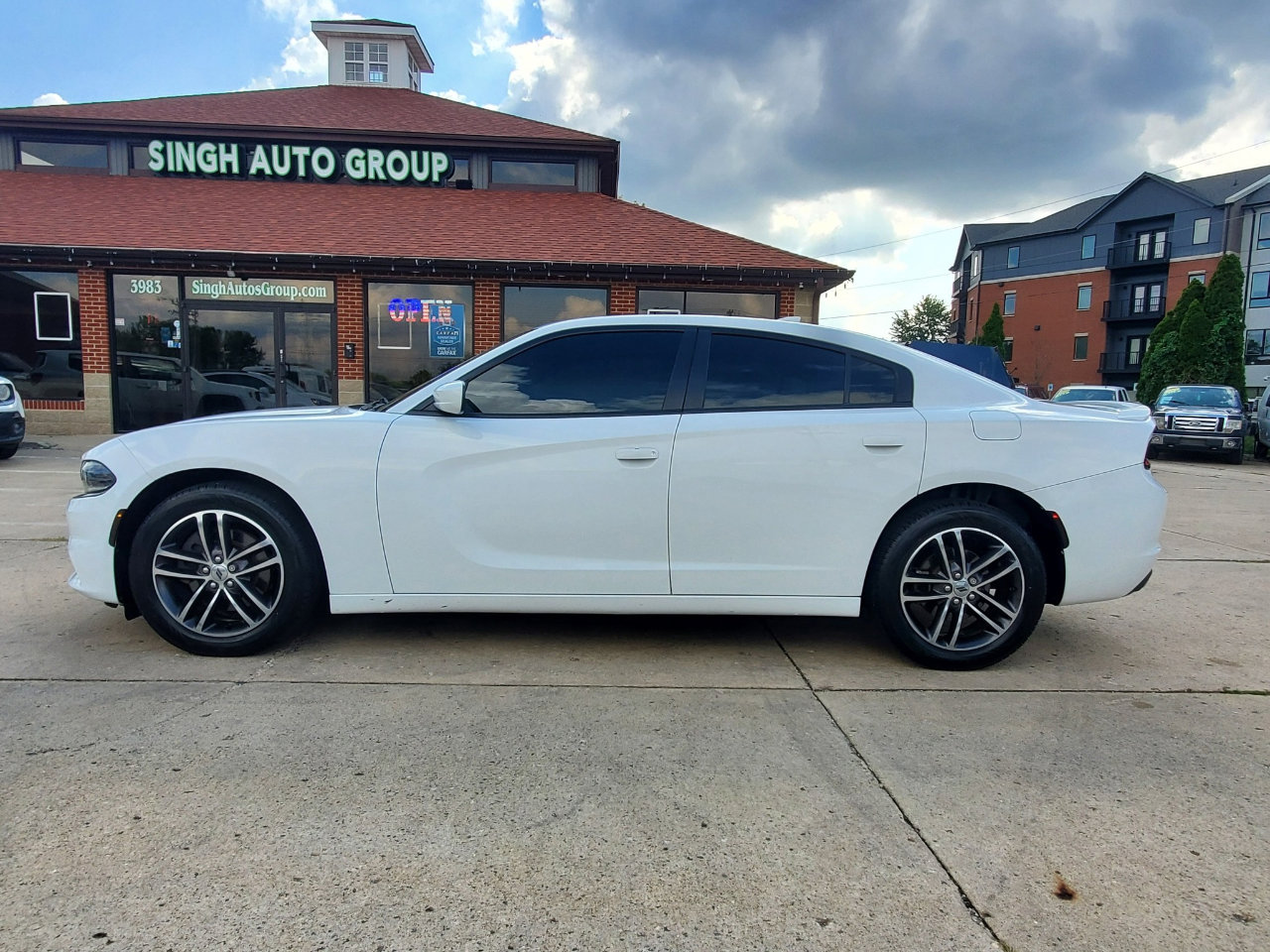 Used 2019 Dodge Charger SXT w/ Cold Weather Package image 4