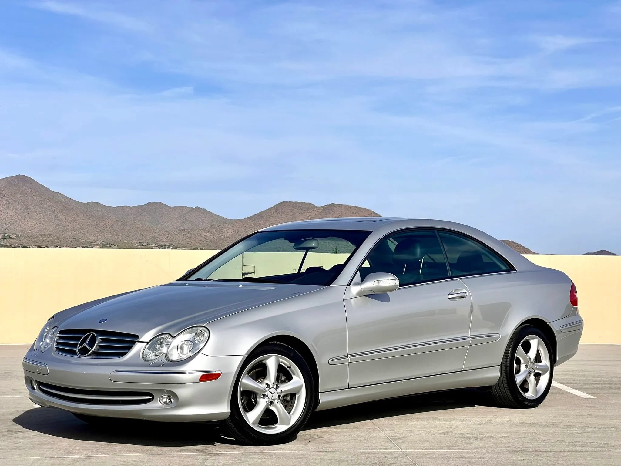 Used 2005 Mercedes-Benz CLK 320 Coupe image 2