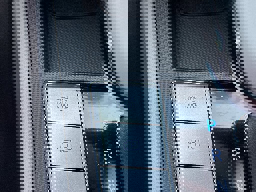 New 2025 Hyundai Elantra SEL image 25