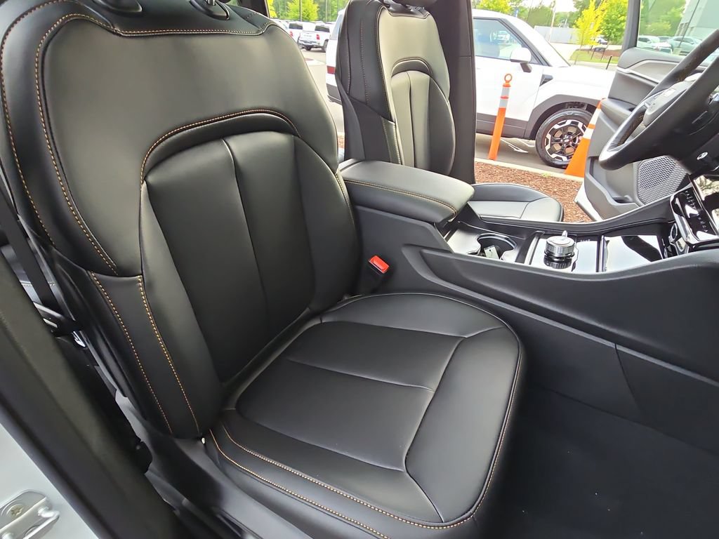 New 2026 Jeep Grand Cherokee Limited AWD/4WD image 10