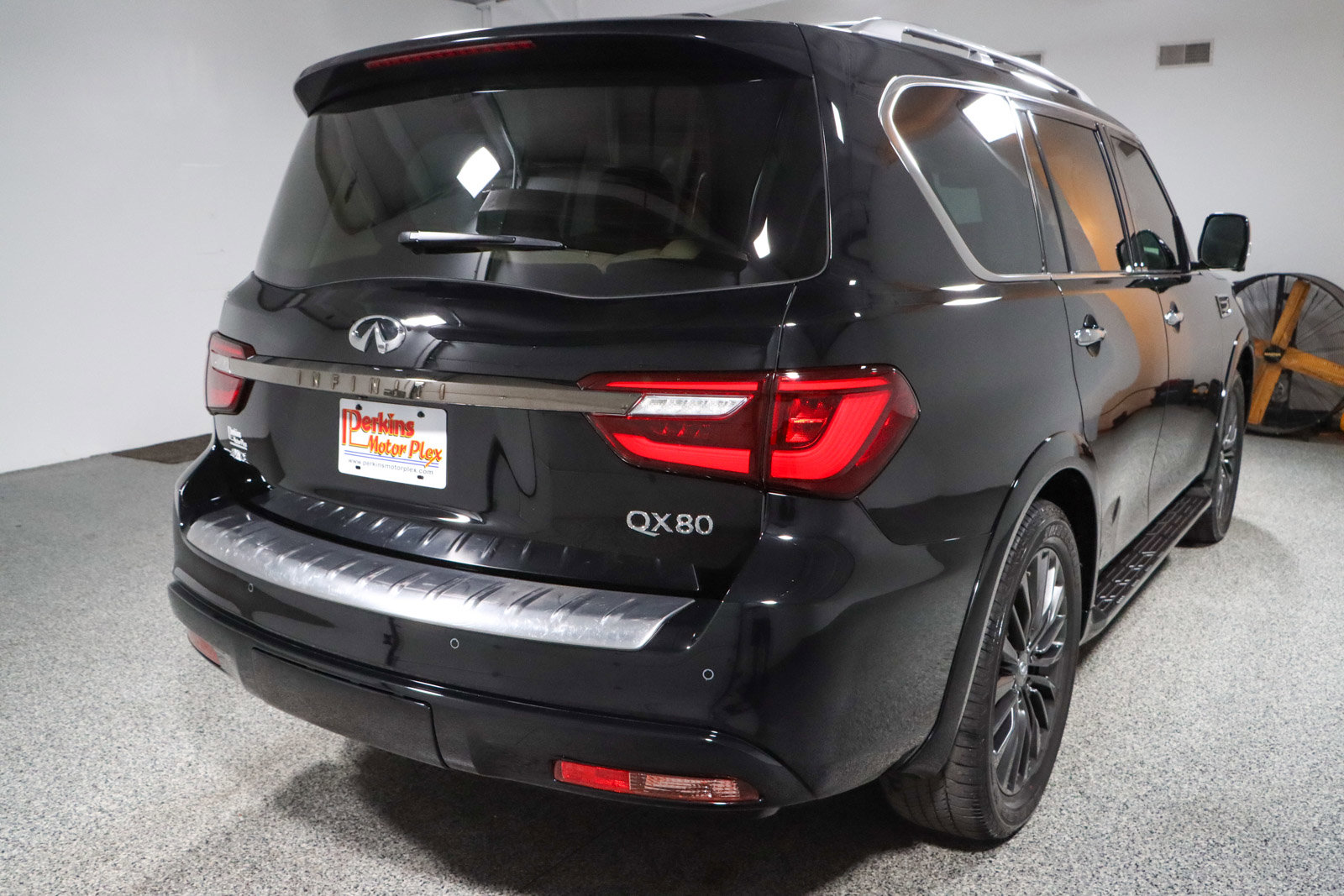 Used 2023 INFINITI QX80 Premium Select w/ Cargo Package image 7