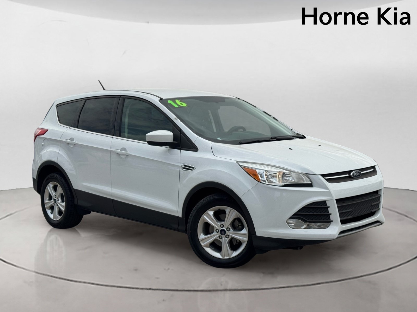 Used 2016 Ford Escape SE FWD image 2