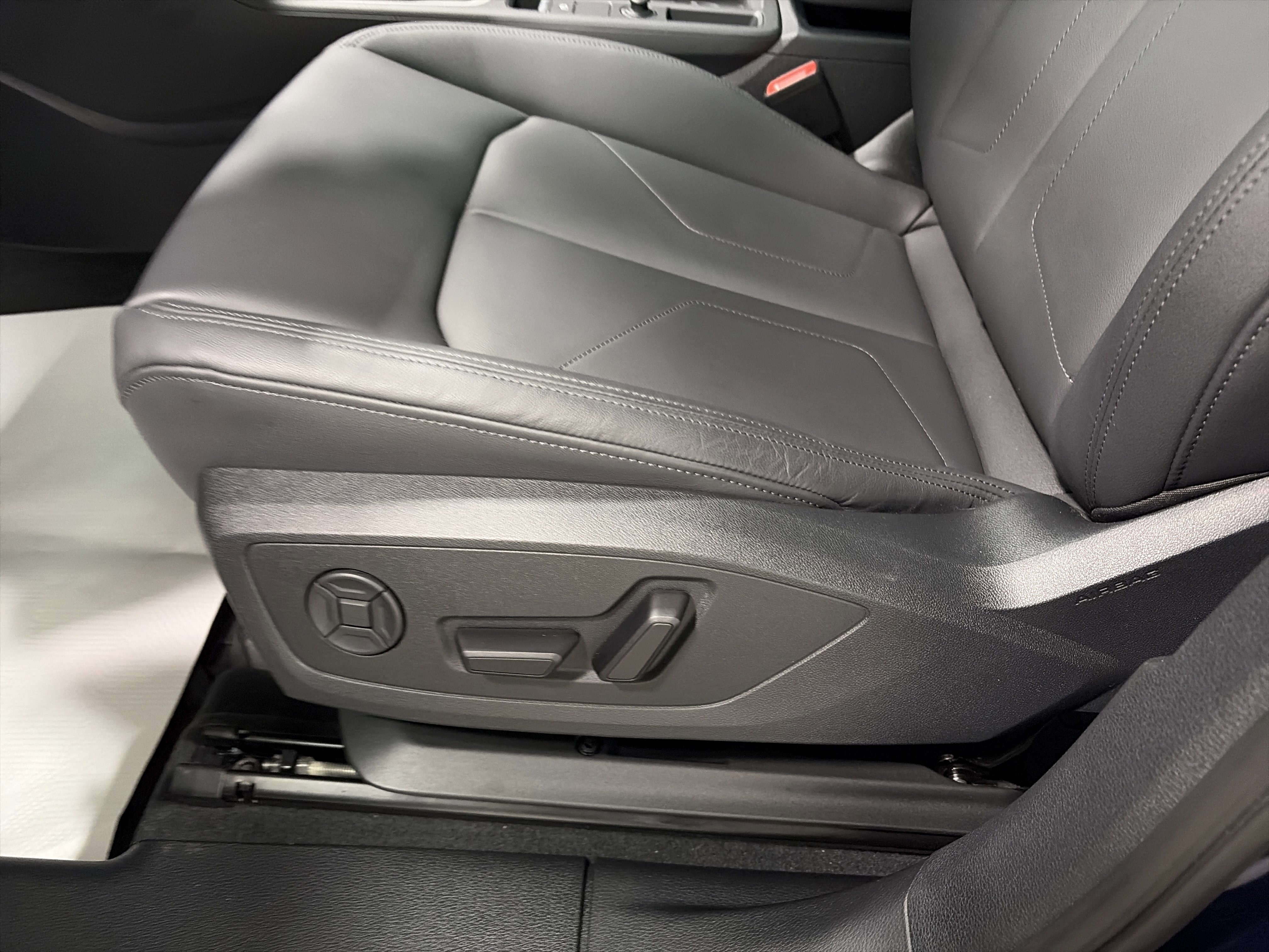 Certified 2025 Audi Q3 2.0T Premium w/ Convenience Plus Package image 17