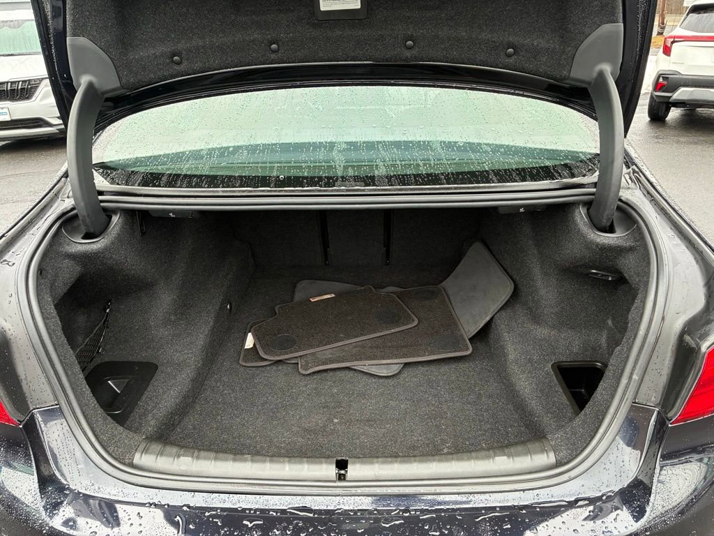 Used 2019 BMW 530i xDrive w/ M Sport Package image 12