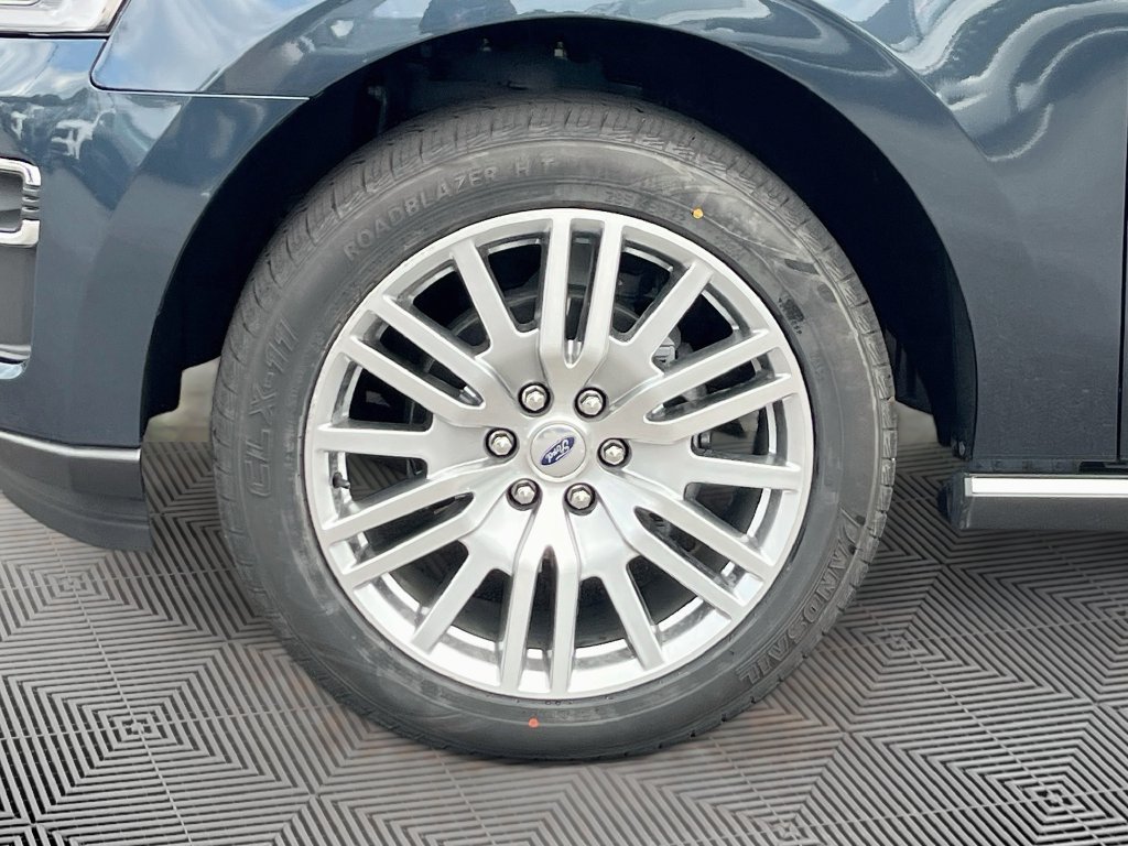 Used 2024 Ford Expedition Limited RWD image 11
