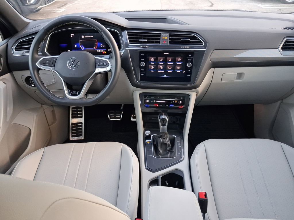 Used 2023 Volkswagen Tiguan SE R-Line image 9