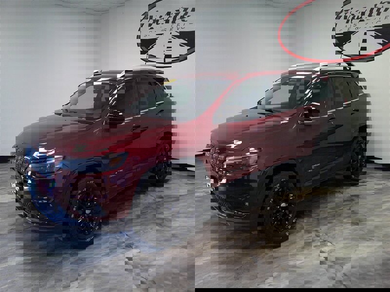 Used 2019 Jeep Cherokee Latitude Plus w/ Cold Weather Group image 6