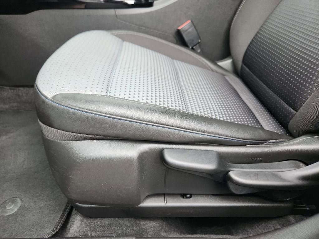 Used 2025 Chevrolet Trax LT w/ LT Convenience Package FWD image 19