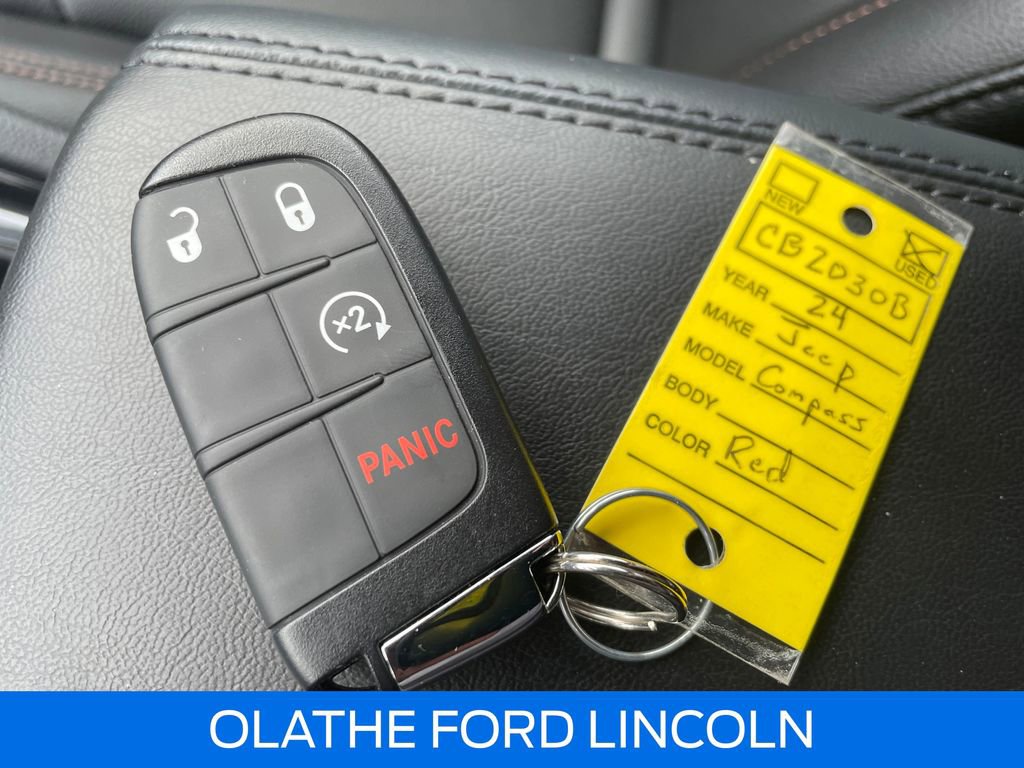 Used 2024 Jeep Compass Latitude w/ Sun and Sound Group image 10