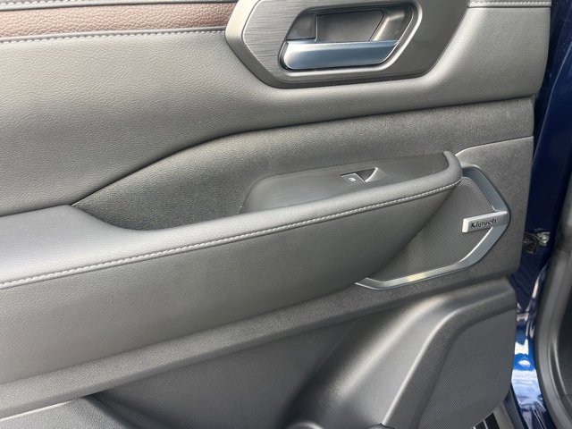 New 2025 Nissan Armada Platinum Reserve image 30