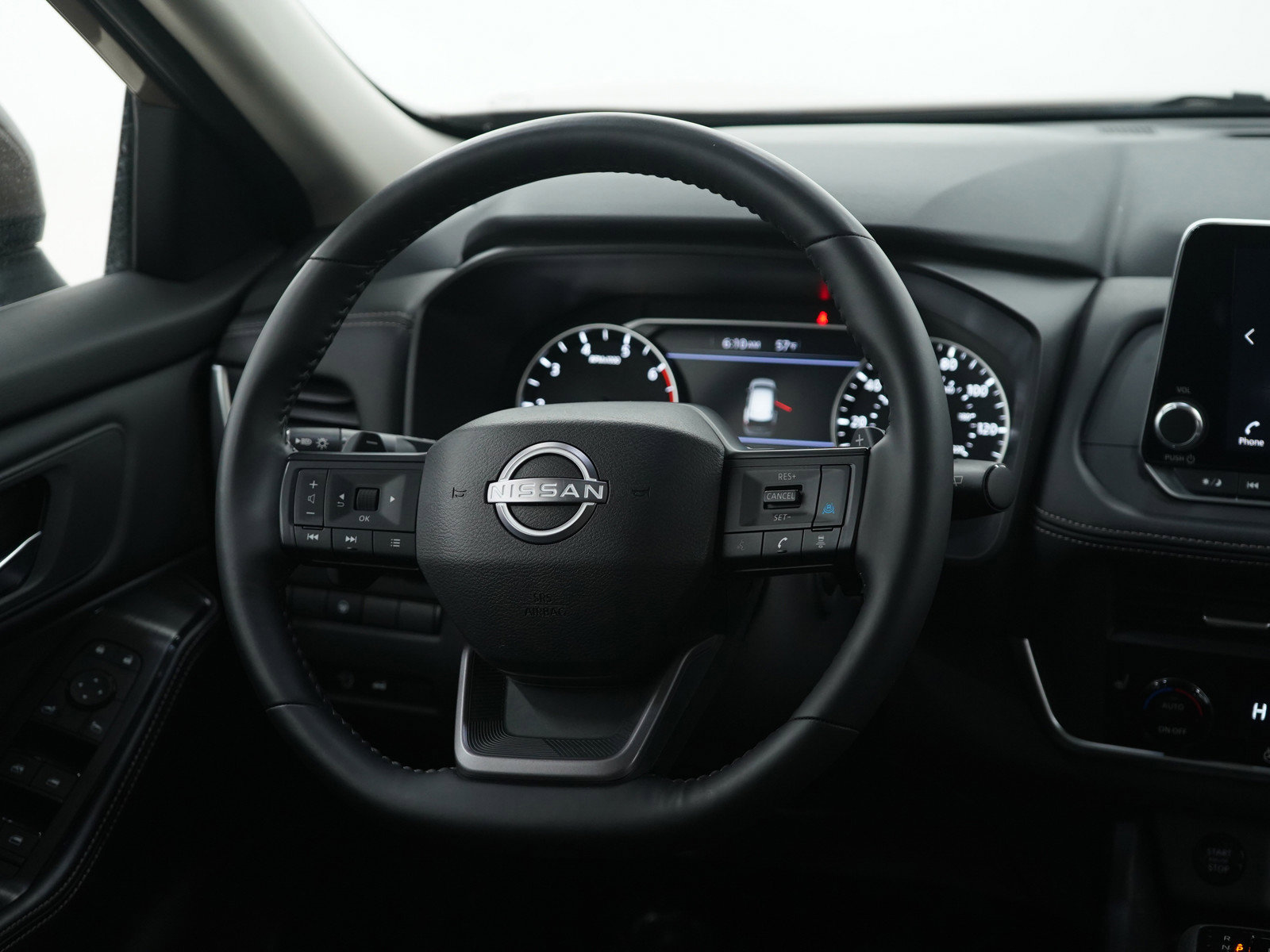 Used 2025 Nissan Rogue SV w/ SV Premium Package image 14
