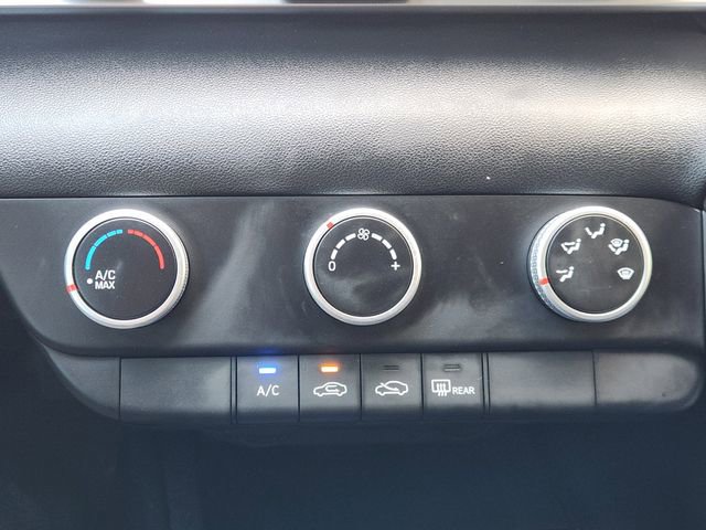 Used 2025 Hyundai Elantra SE image 18