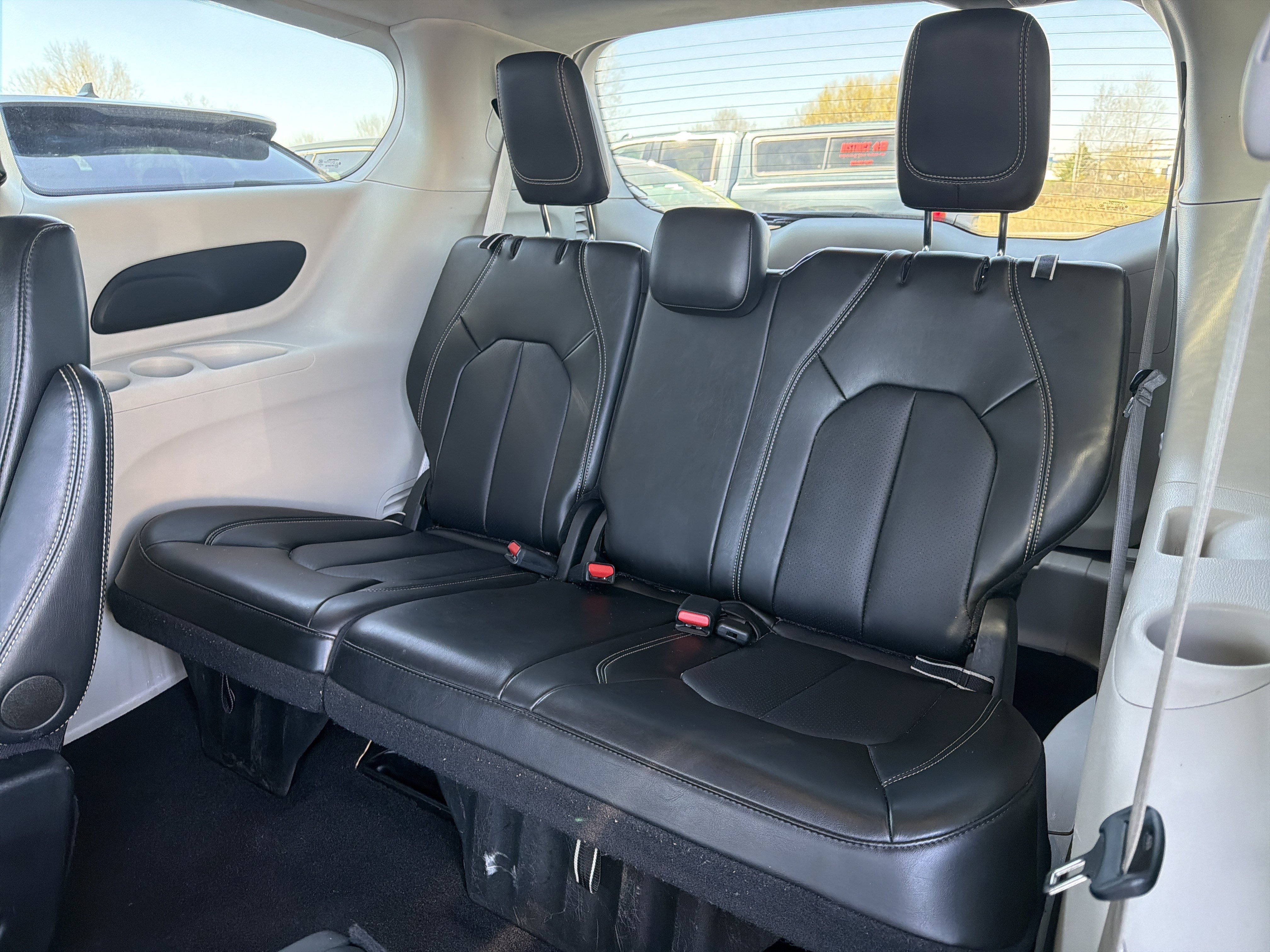 Used 2024 Chrysler Pacifica Touring-L FWD image 28
