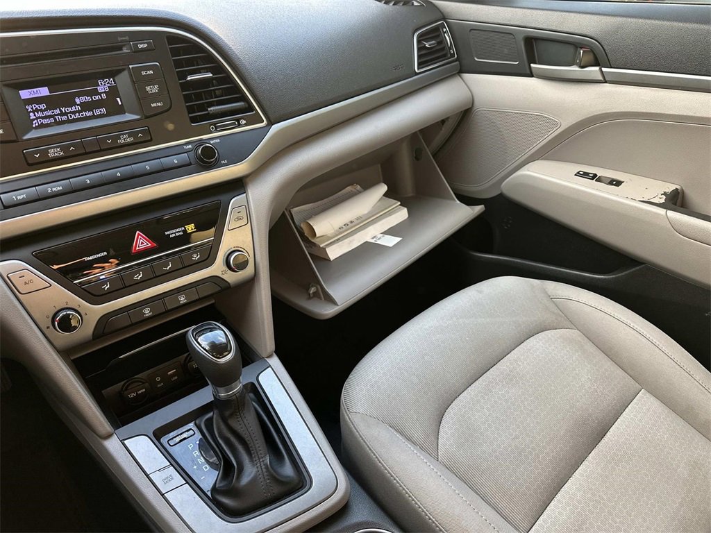 Used 2017 Hyundai Elantra SE image 24