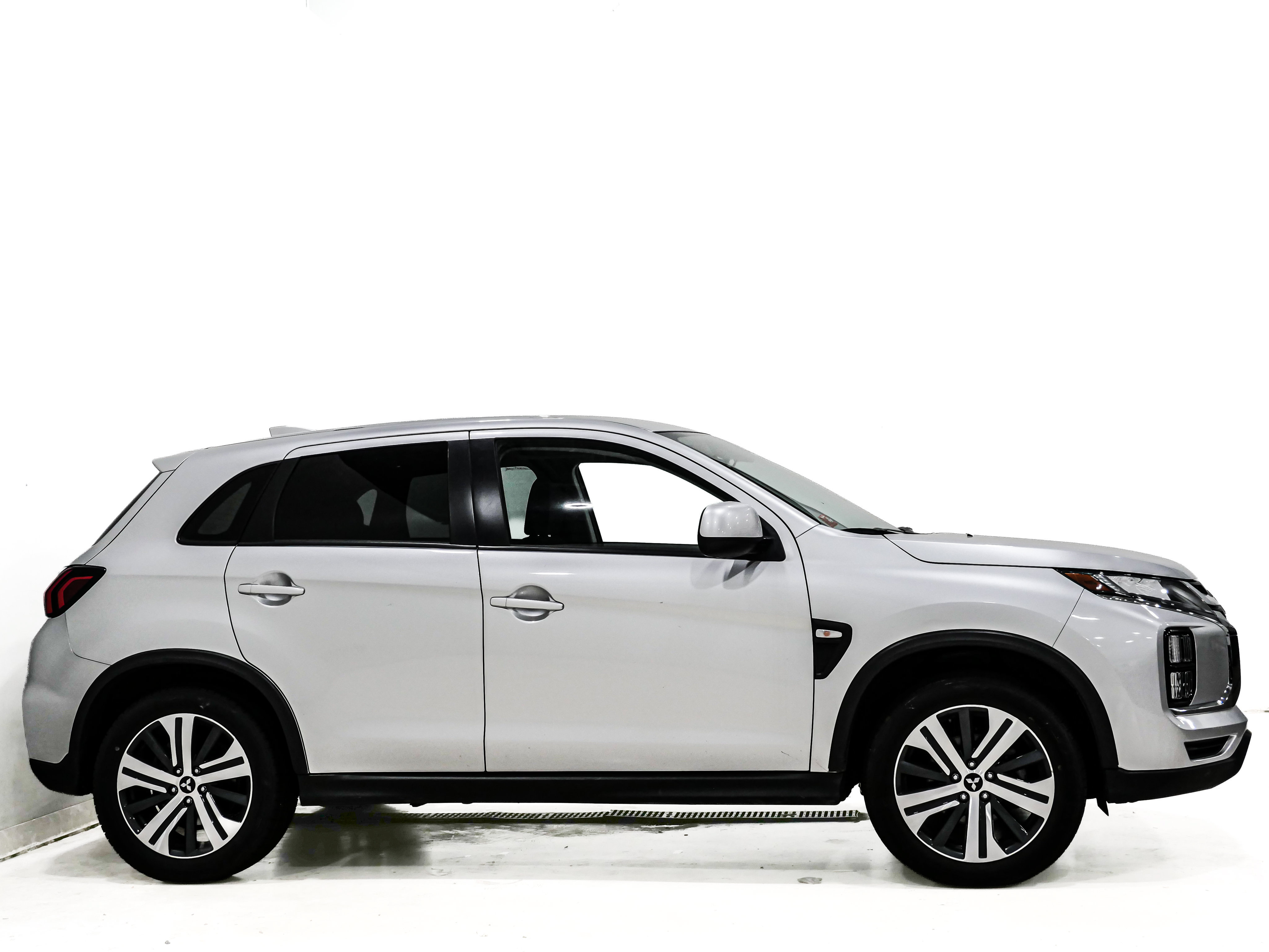 Used 2024 Mitsubishi Outlander Sport ES AWD/4WD image 4