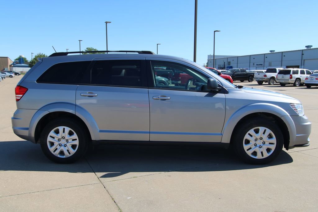Used 2018 Dodge Journey SE FWD image 4