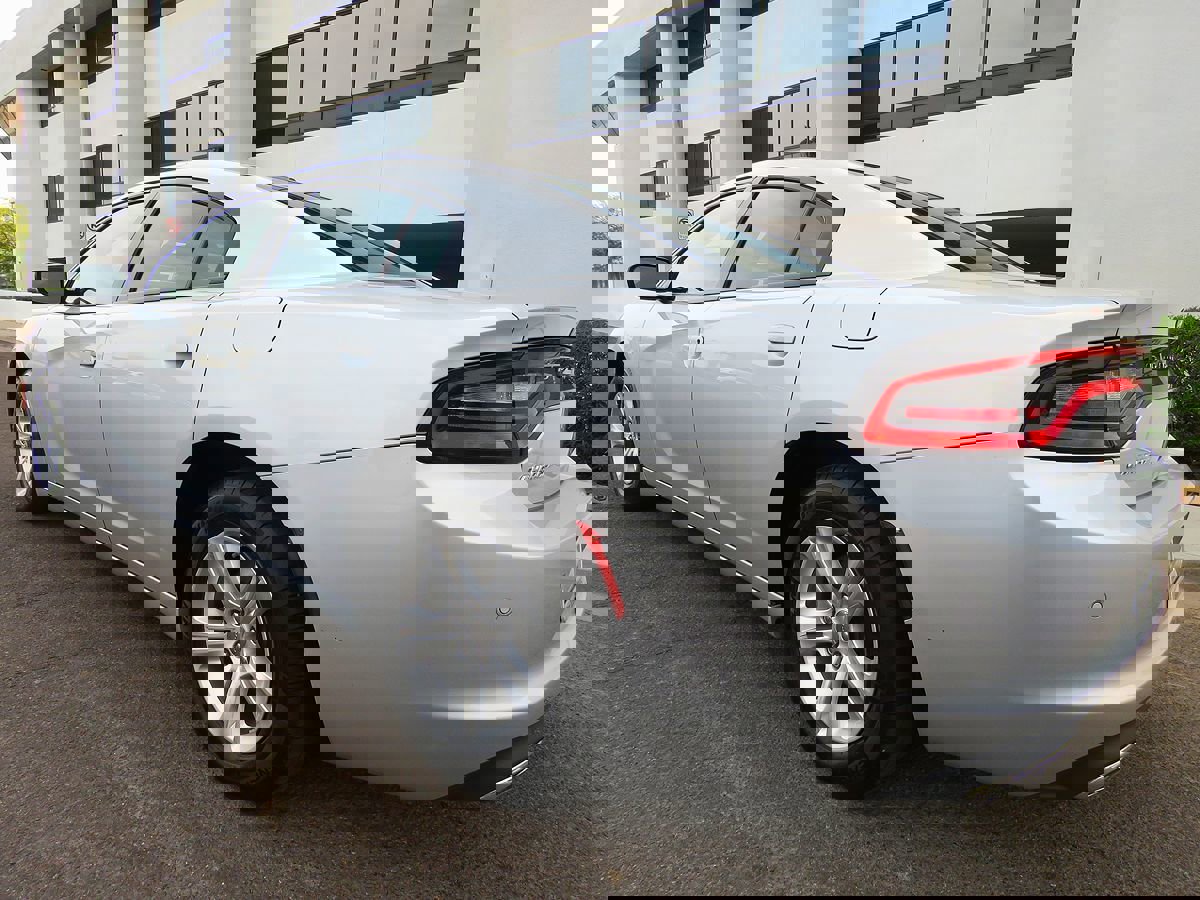 Used 2022 Dodge Charger SXT image 4