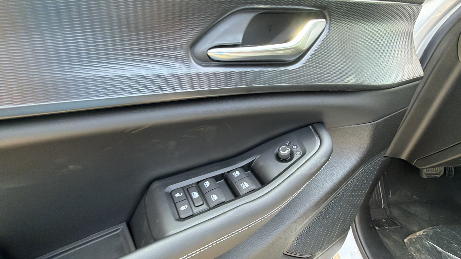 New 2026 Jeep Grand Cherokee L Laredo RWD image 15