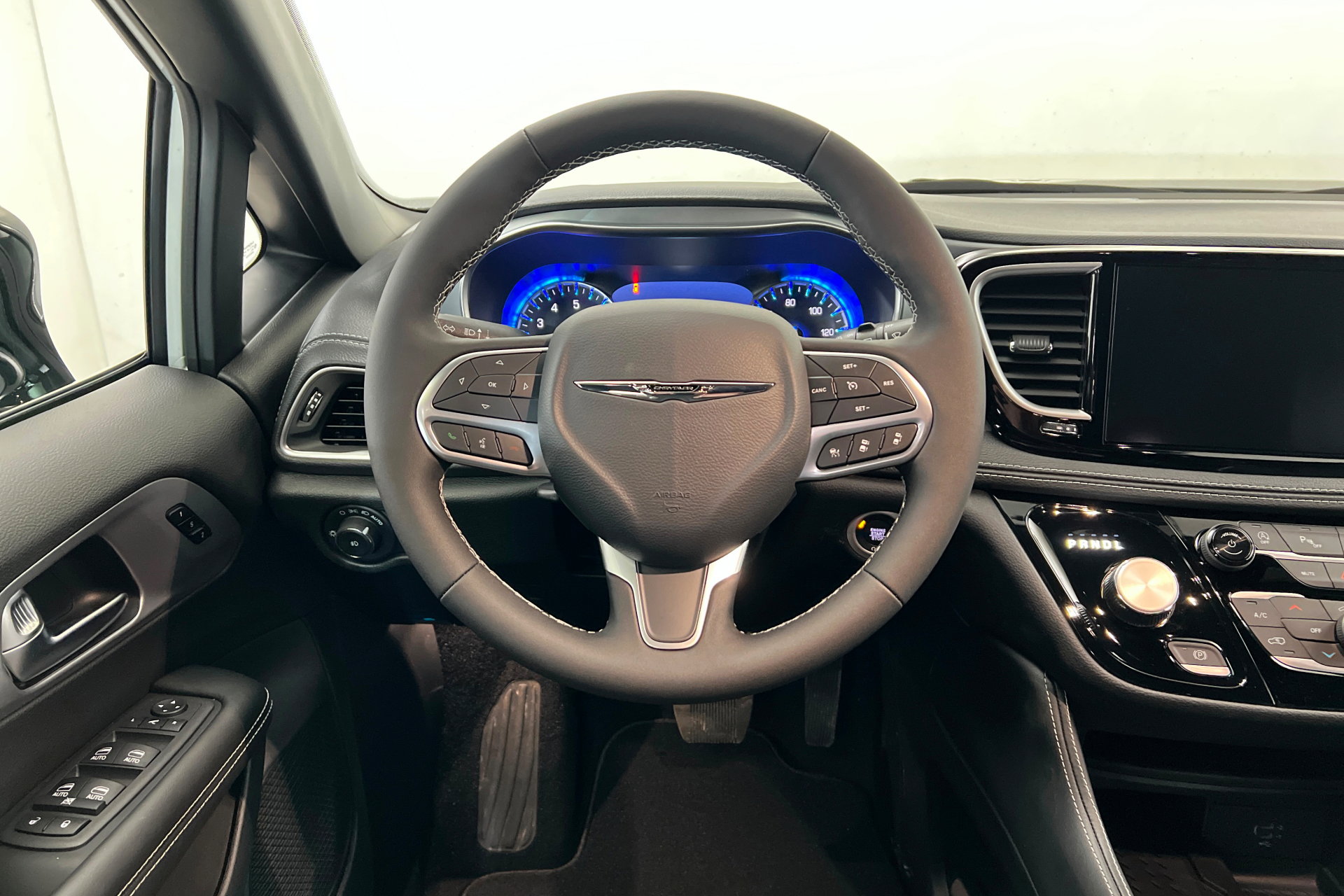 New 2026 Chrysler Pacifica Limited w/ Trailer Tow Group image 12