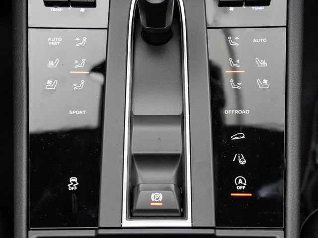 Certified 2025 Porsche Macan AWD/4WD image 20