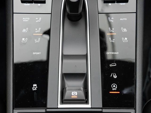 Certified 2025 Porsche Macan image 20
