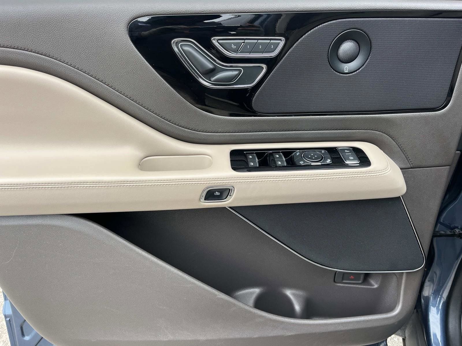 Used 2020 Lincoln Aviator Reserve w/ Elements Package Plus image 18