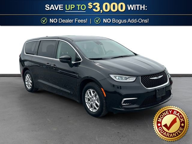 Used 2023 Chrysler Pacifica Touring-L image 10