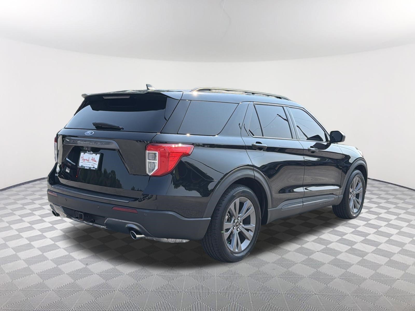 Used 2021 Ford Explorer XLT w/ Equipment Group 202A RWD image 6