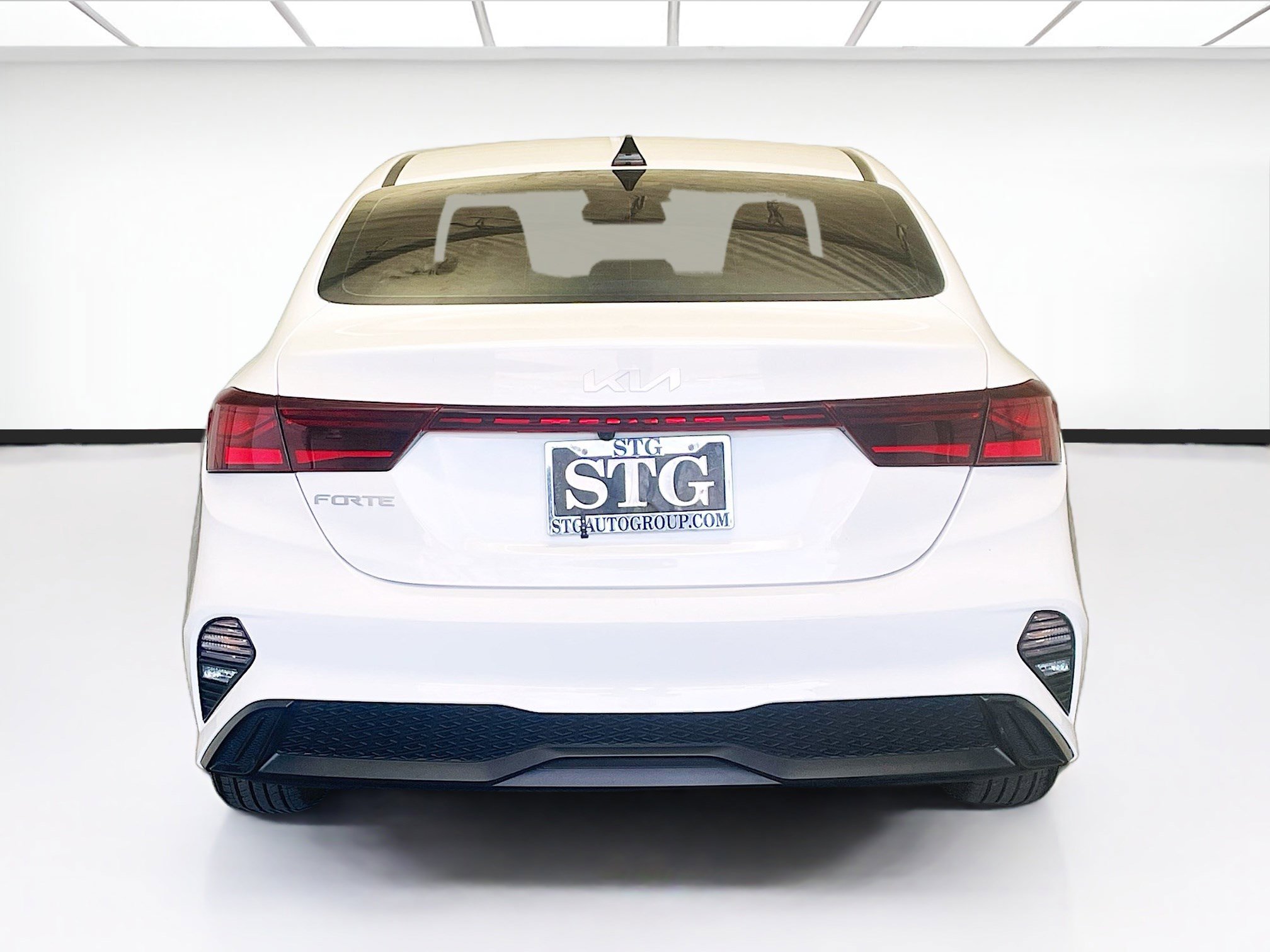 Used 2024 Kia Forte LXS w/ LXS Technology Package FWD image 5