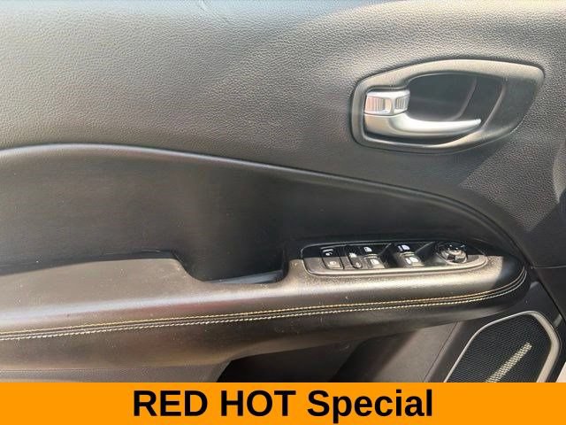 Used 2020 Jeep Compass Latitude w/ Cold Weather Group AWD/4WD image 13
