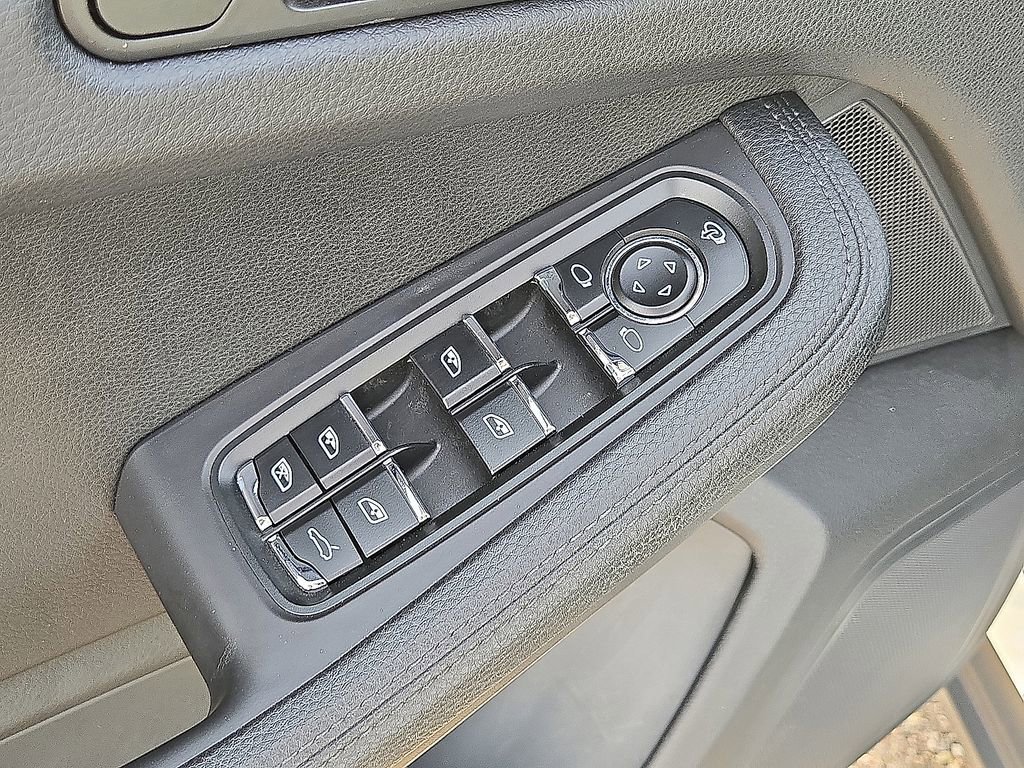 Used 2024 Porsche Macan Turbo image 23
