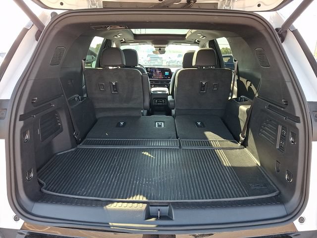 Used 2024 Chevrolet Traverse RS FWD image 28