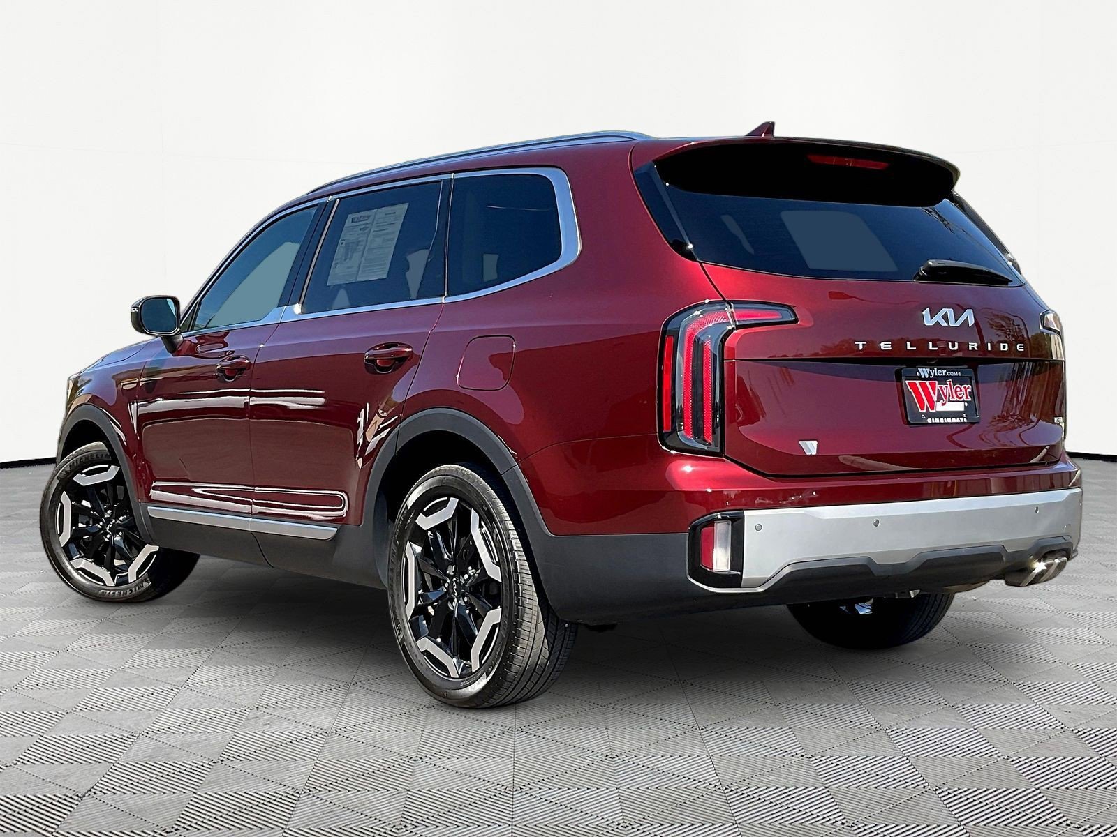 Used 2023 Kia Telluride EX w/ EX Captain's Chair Package AWD/4WD image 4