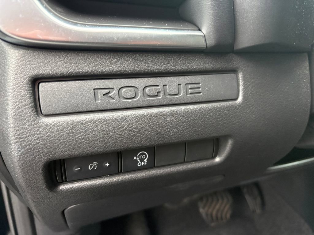 Used 2023 Nissan Rogue S image 10