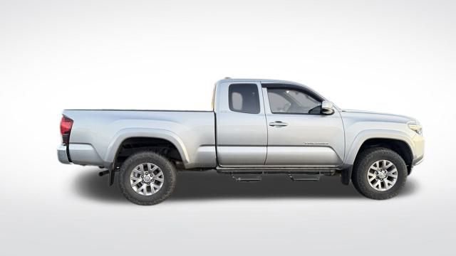 Used 2018 Toyota Tacoma SR5 image 3