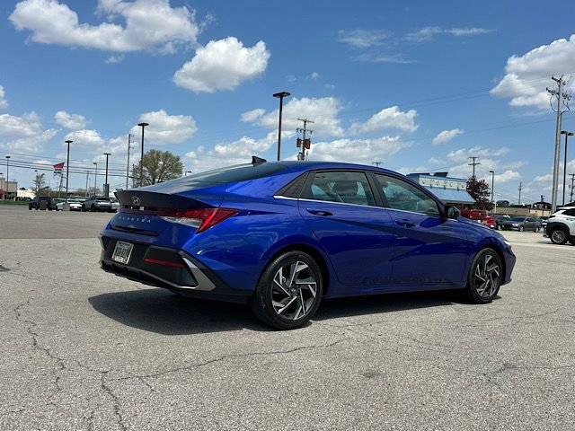 Used 2025 Hyundai Elantra SEL FWD image 11